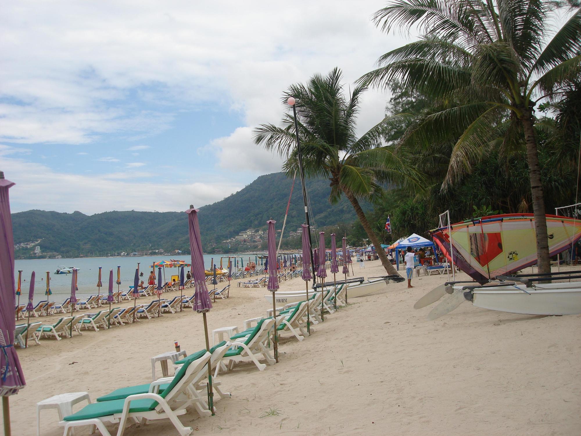 بيت شباب Tropicoza Patong المظهر الخارجي الصورة