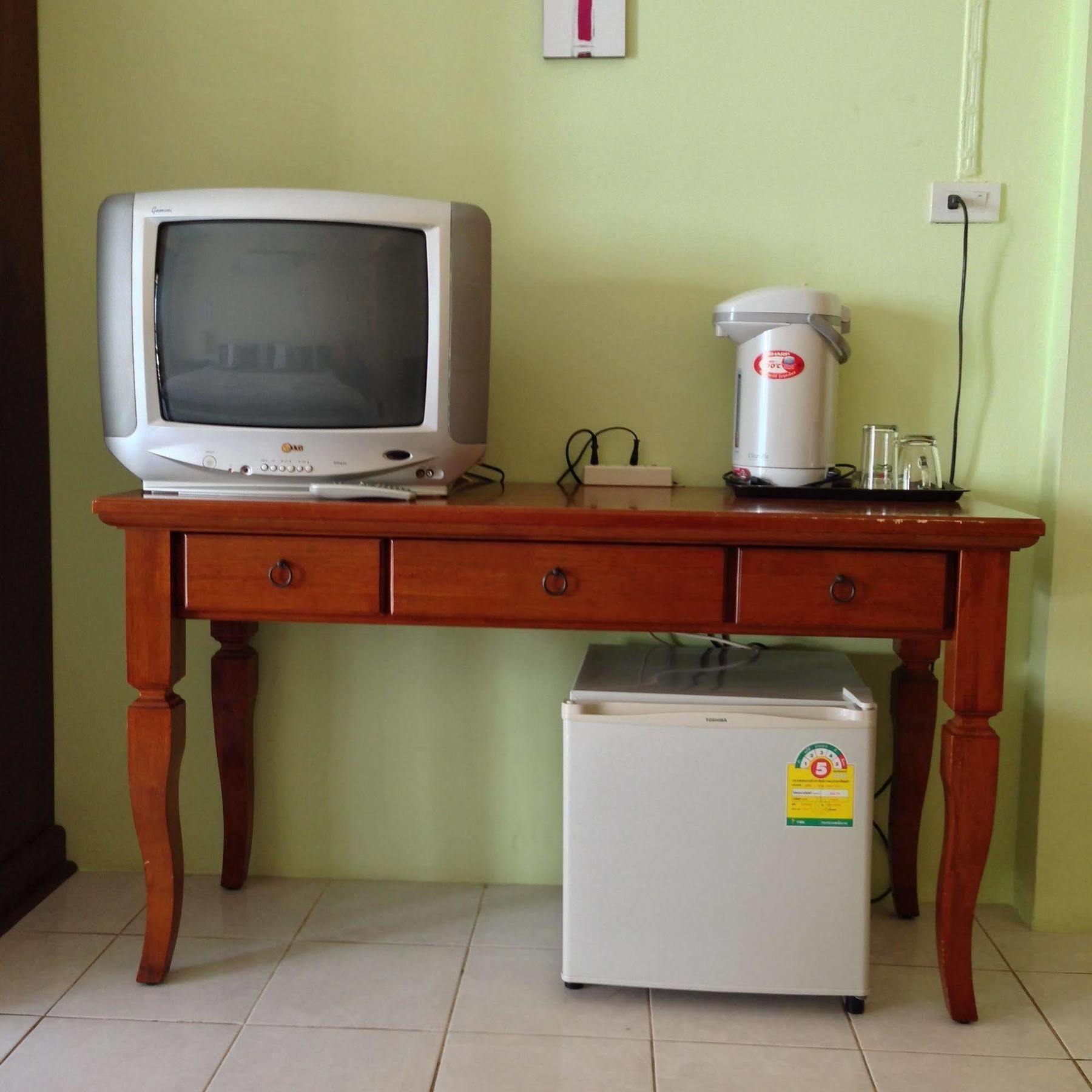 بيت شباب Tropicoza Patong المظهر الخارجي الصورة
