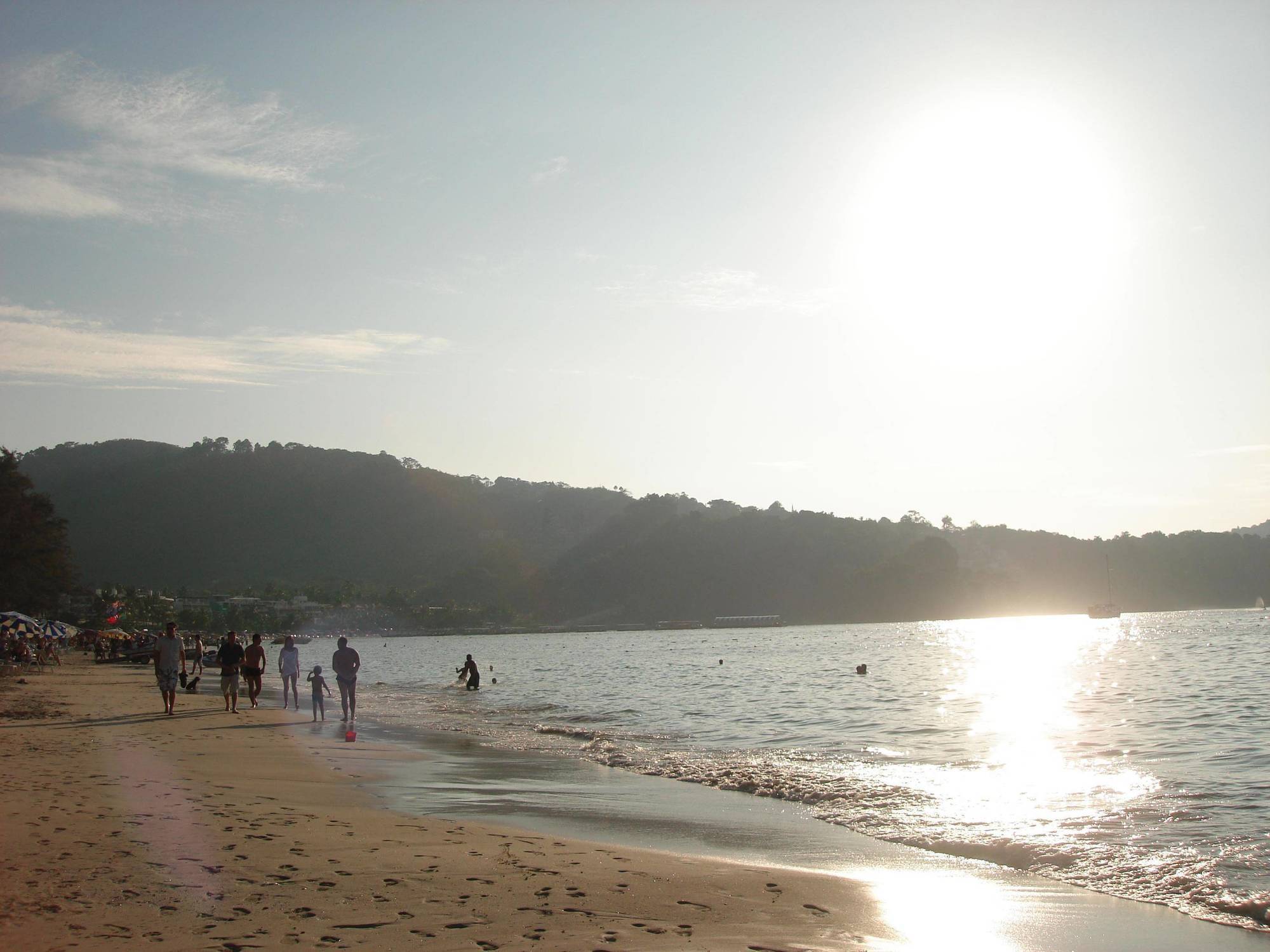 بيت شباب Tropicoza Patong المظهر الخارجي الصورة